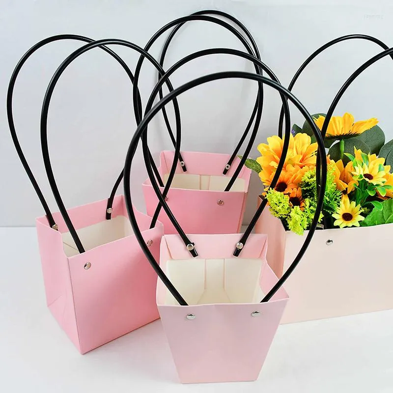 Emballage cadeau sac à main papier Kraft PVC étanche boîte à fleurs fête de mariage boîtes portables paquet sac en carton