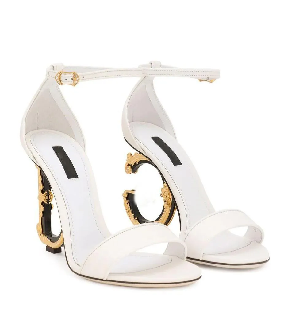 Top Luxus Keira Sandalen Schuhe Damen Poliertes Kalbsleder D-förmiger Absatz Lackleder Lady Vergoldete Carbon Gladiator Sandalen Party Hochzeit EU35-43