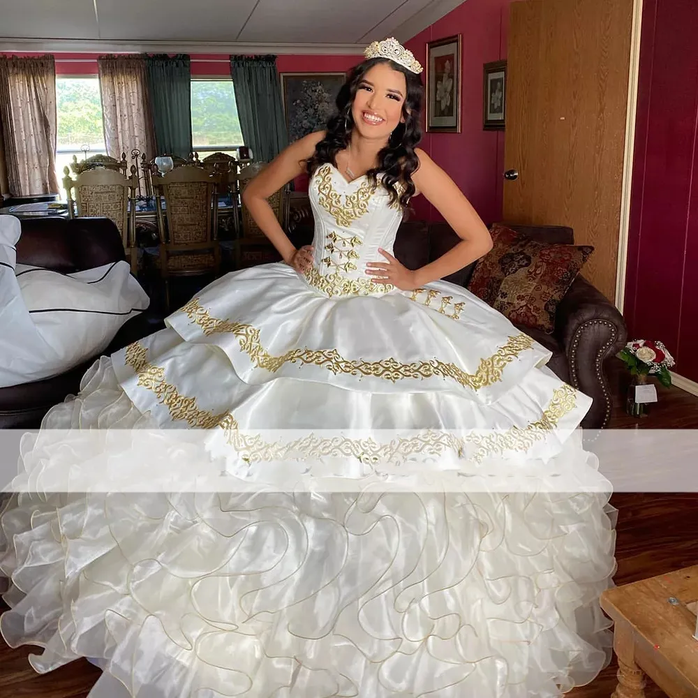 Charro vestidos de 15 anos vit broderi quinceanera klänningar söta 16 mexikanska flickor xv prom klänningar tävlingsklänning