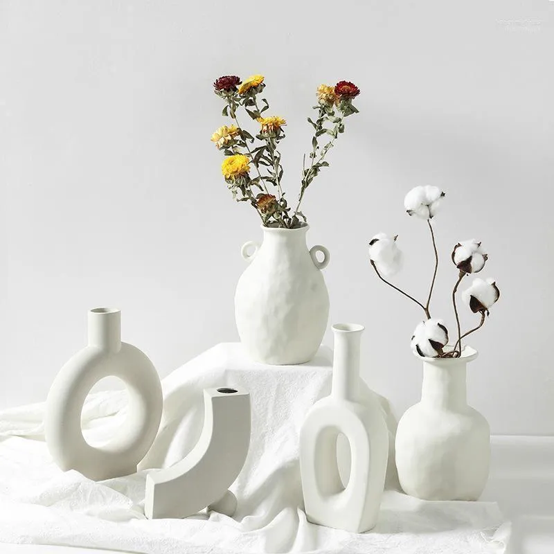 Vasi da fiori da tavolo in ceramica Accessori per la decorazione della casa nordica Modern White Plant Art Decor Artigianato Vaso da sposa per centrotavola1