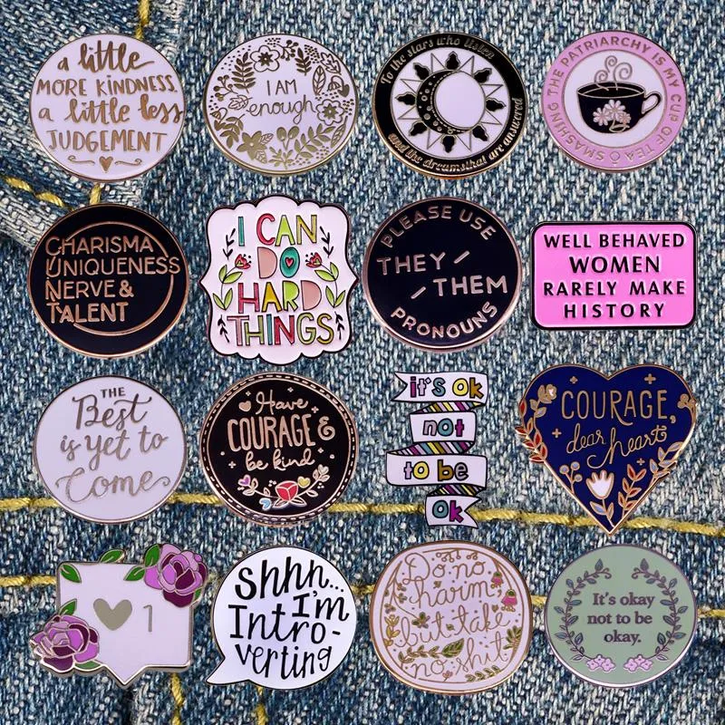 Épingles broche mode il / hui inspirant des badges de femmes en émail dur sur sac à dos