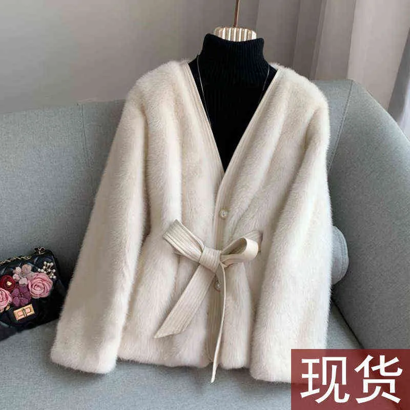 2020 new fur coat with waistband is fashionable and slim; women's long sleeve white warm autumn and winter top with belt T220810