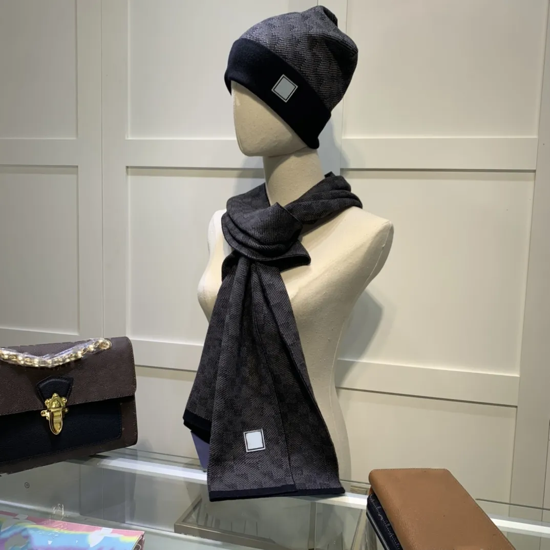 Новый шарф шляп Set модные мужские женские буквы печатные шапки Pop Design Strate Presy Plaid Scarf Пара высококачественная многоцветная ветропроницаемая теплая головная одежда