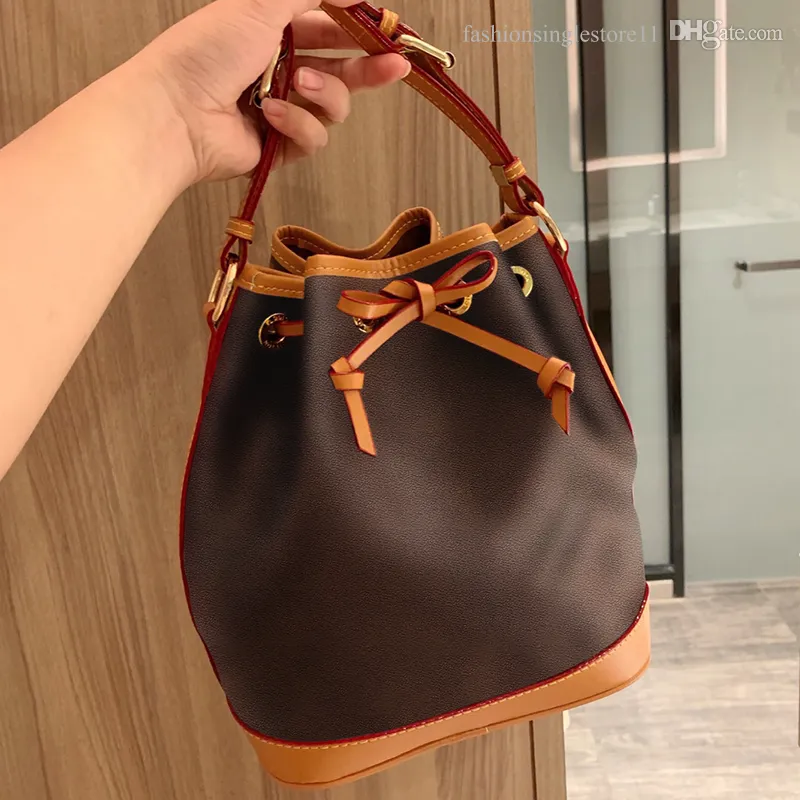 Luxury Designer väskor Kvinnor Real Leather Letter Printing Bucket Bag Mansur Lady äkta axel Gavriel läderhandväska