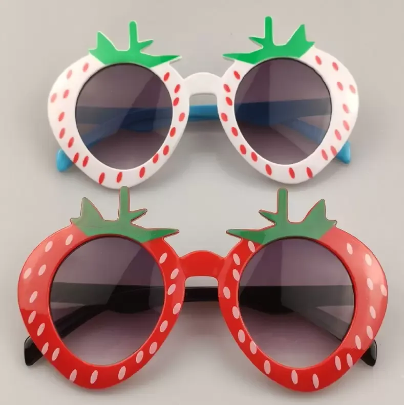 Nuovi bambini Occhiali da sole simpatici cartoni animati Bambini Ragazzi Ragazze Adorabili ombrelloni decorativi Fragola Occhiali da sole alla moda per bambini