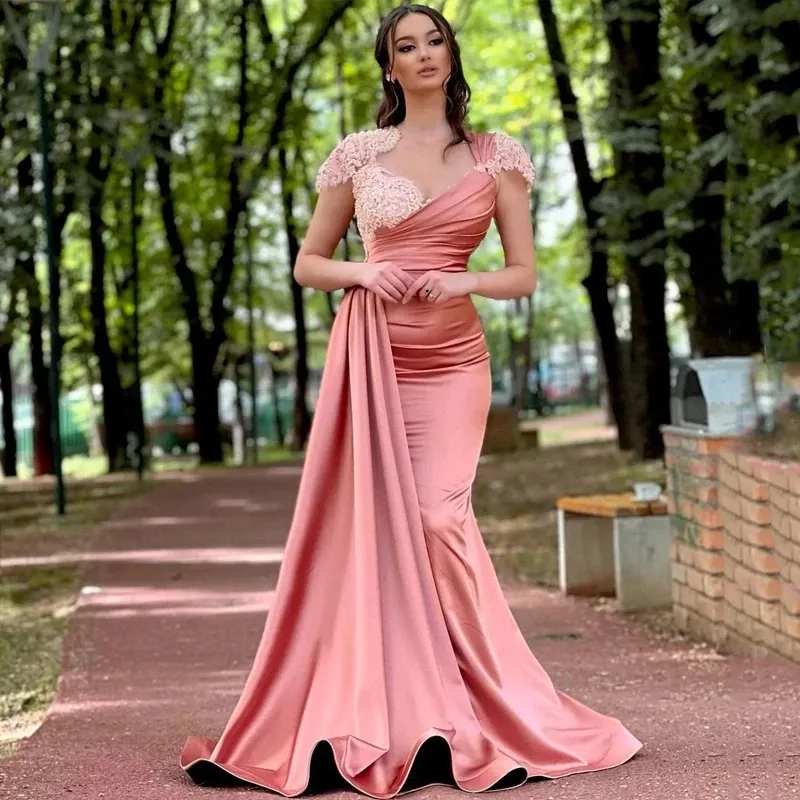 Elegant Arabic Dubai Pink Mermaid Evening Dresses Sheer Crew Neck Cape Short Sleeve Lace Applique Long Satin Prom Party Gowns Special Occasion Dress
