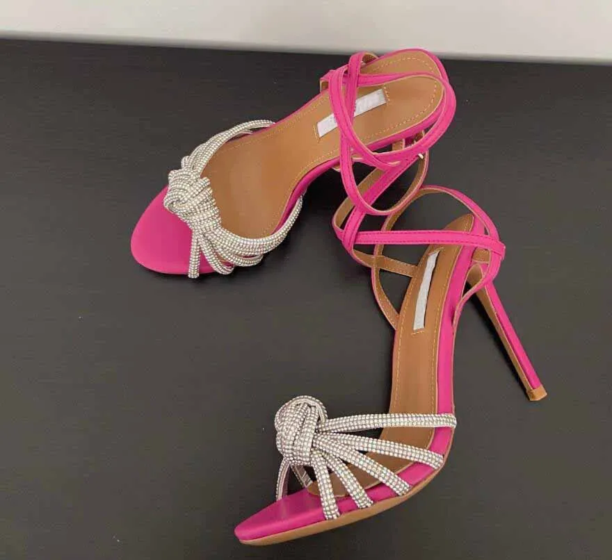 Sandália feminina casamento salto alto marcas de luxo sapatos Aquazzuras Celeste Sandálias enfeitadas com cristais em lasca preto branco vermelho 35-42 Caixa