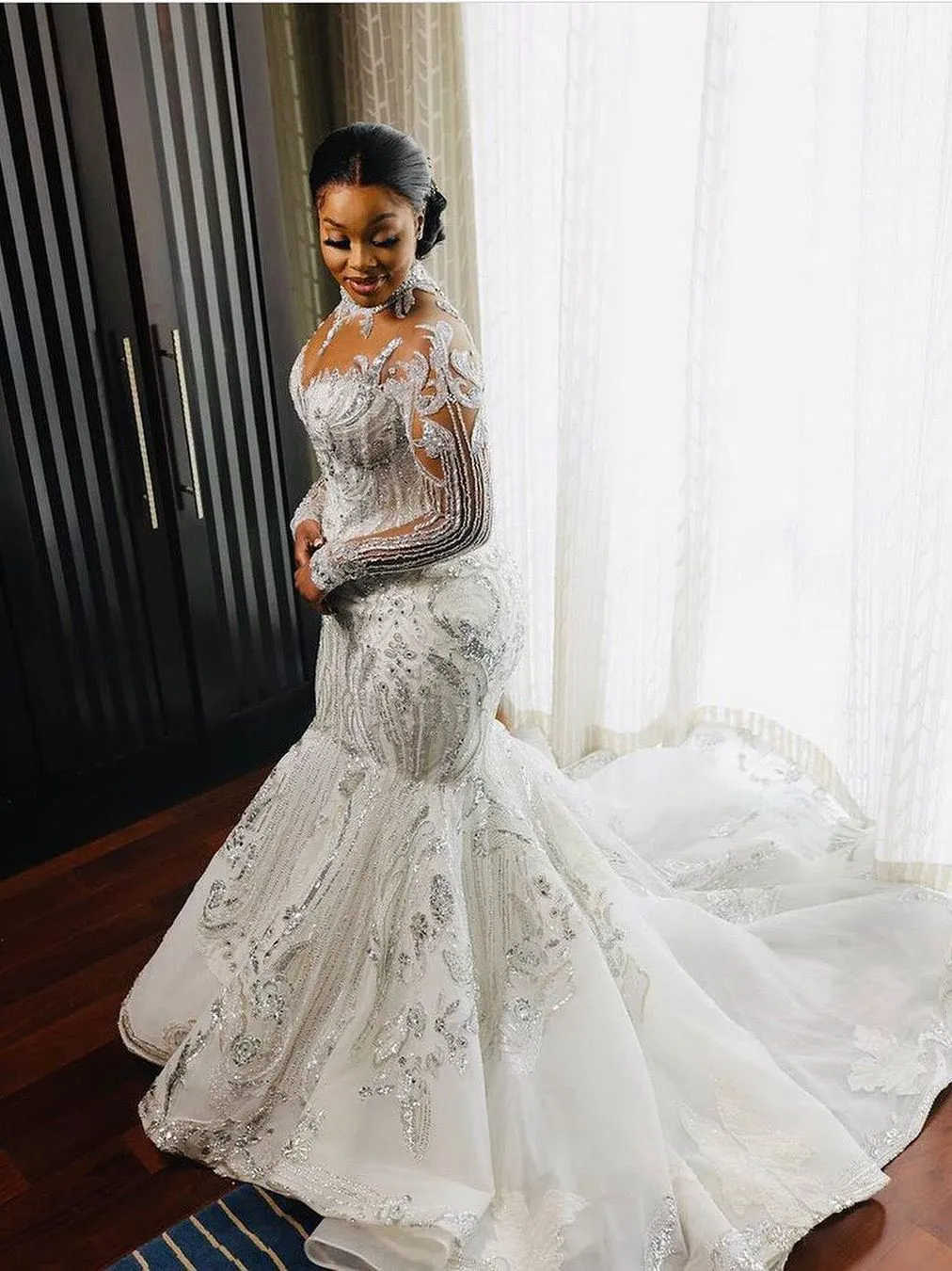 Luxury Crystals Beaded Mermaid Wedding Dresses Long Sleeves Lace Applique High Neck Sweep Train Custom Made 2023 Plus Size vestido de novia