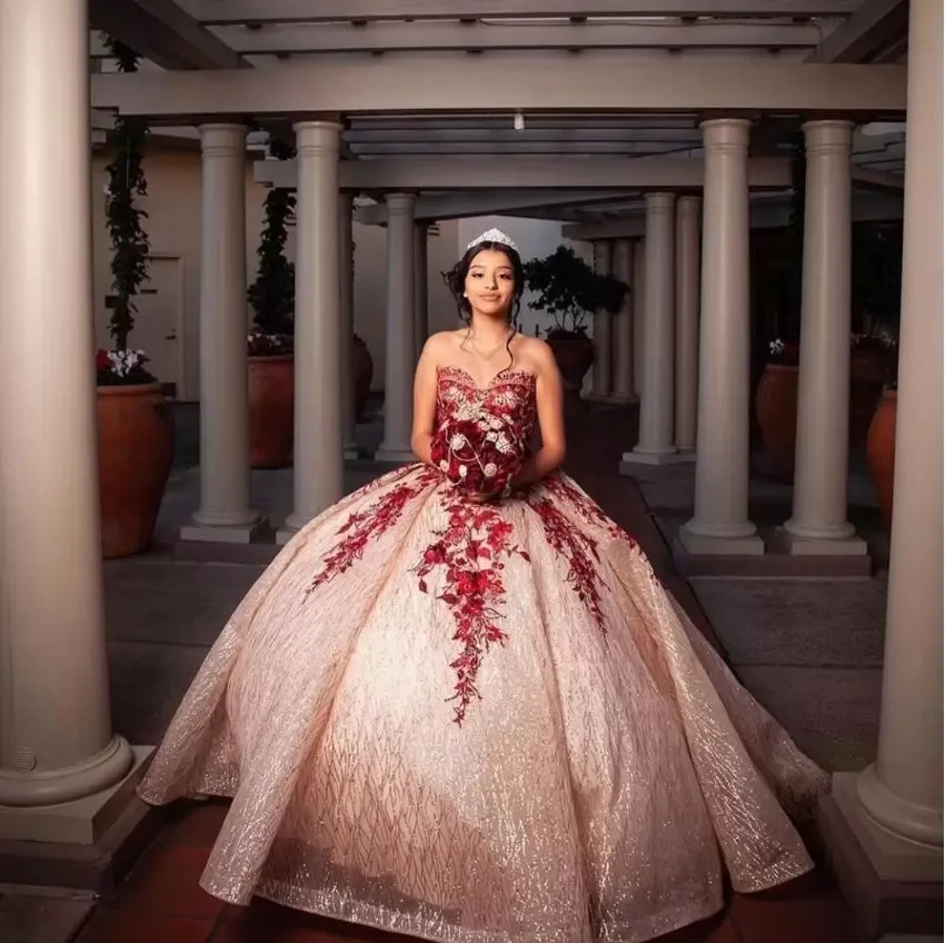Champagne Gold Sequined Quinceanera Dress with Burgundy Lace Appliques Sweetheart Corset Ball Gown for 2024 Quinceanera Sweet 16 15 Anos