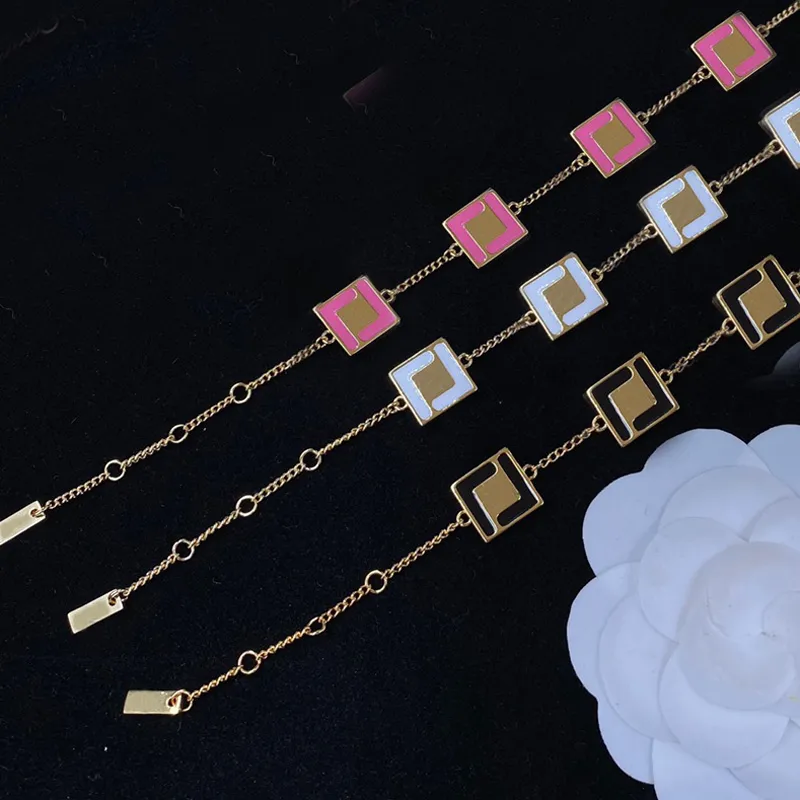 Joyas de diseñador Pulsera rosa para mujer Cadenas de oro de lujo Enlace Pulseras de amor Adornos para banquetes de boda Collares