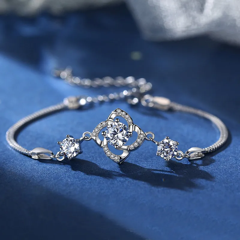 Nya Lucky Leaves Chain Armband 925 Sterling Women S925 Elegant Zircon Designer Armelets smycken gåvor till kvinnliga