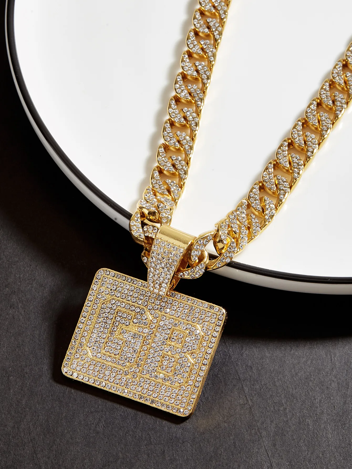 Designer de luxo Nacklace para homens homens Clav￭cula Cadeia de prata Tri￢ngulo Pingente colares de alta qualidade Bracelete de amor GB