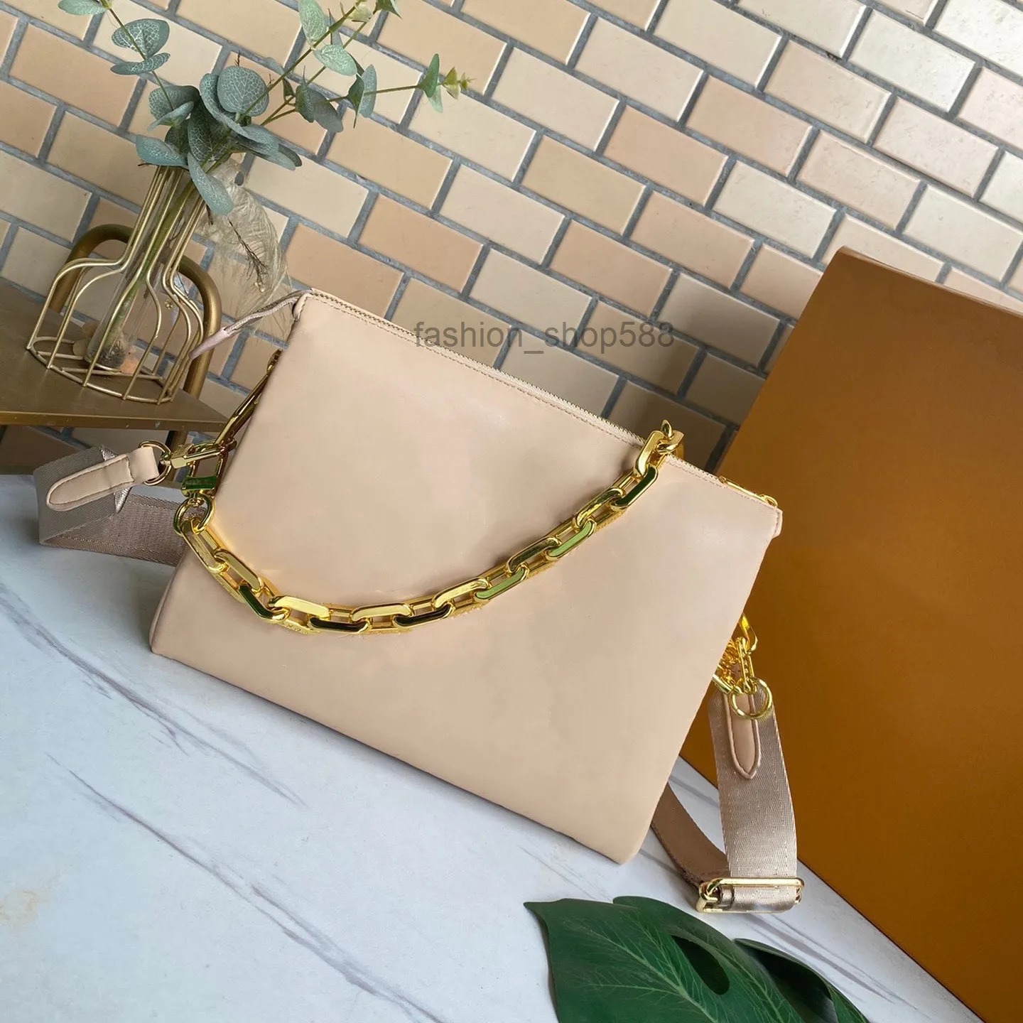 Borse a tracolla Beige Argento Oro Cielo Blu Colori aggiornati Borsa Coussin da donna PM size Pelle gonfia Due buste attaccate Borse da sera da donna con catena pesante