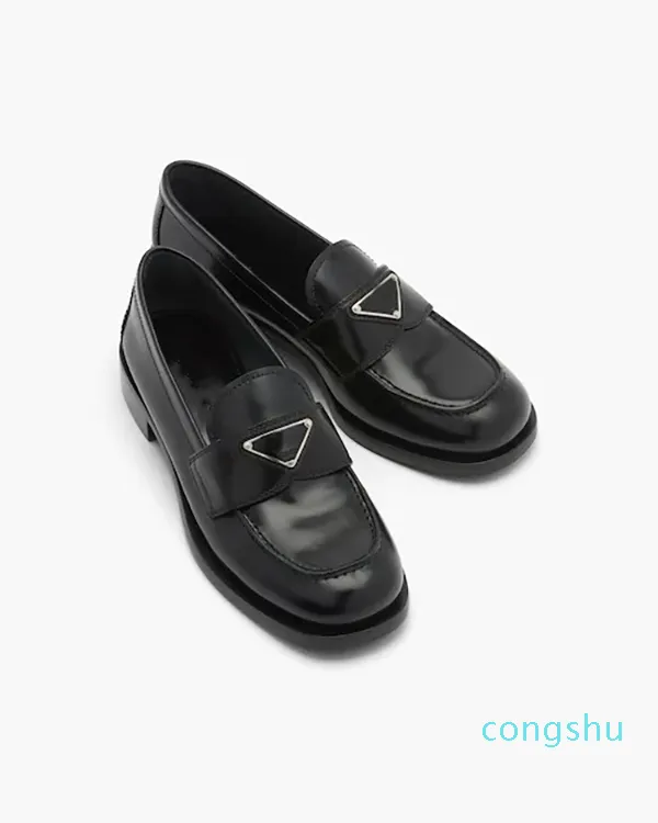 Lüks markalar rahat ayakkabı kadın moafers daireler düşük topuklu fırçalanmış orijinal deri loafer kuruş ayakkabıları siyah beyaz açık yürüyüş düz 35-42 kutu