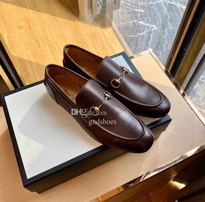 I designer con scarpe casual scivolano in pelle verde marrone di lusso da uomo abito formale in pelle verniciata scarpe eleganti scarpe da uomo professionali da sposa antiscivolo