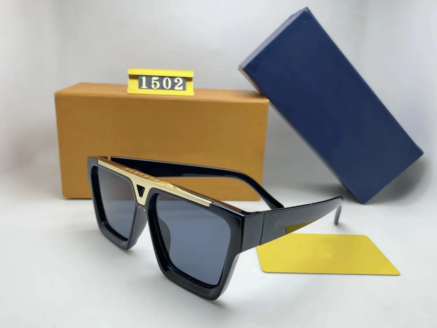 occhiali da sole da donna classici Summer Fashion 1502 Style occhiali da vista in metallo e Plank Frame Occhiali da vista di protezione UV di alta qualità da uomo