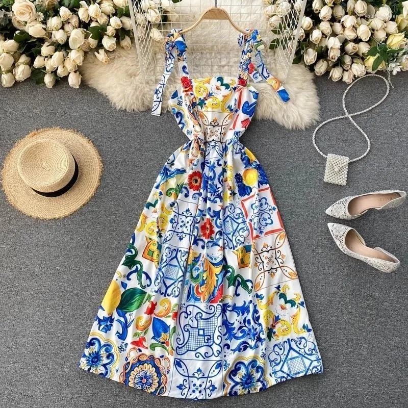 Abiti casual Fashion Runway Summer Dress 2022 Cinturino per spaghetti da donna senza schienale Stampa floreale in porcellana blu e bianca lunga