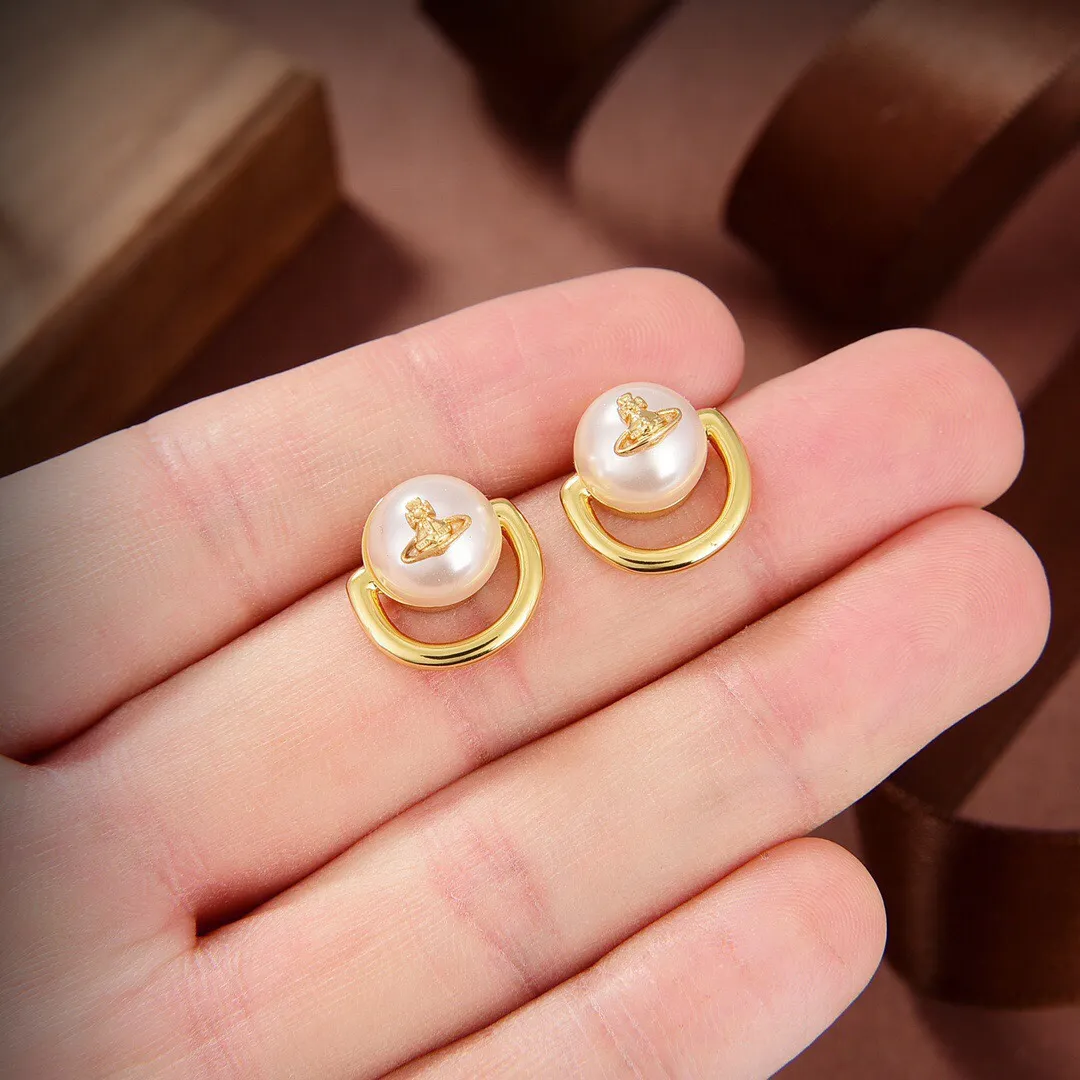 Vogue Pearl Earrings Studs Western Queen Planet Star Aura عالية الجودة مجوهرات فاخرة نساء بلينجلينج ماس زحل دستور المصمم مجوهرات H18