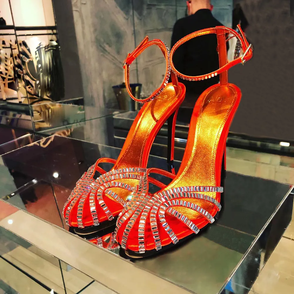 Högklackad Alevi O Sandaler Crystal-Errusted Strap Spool Heels Sky-High Heel For Women Summer Designers Shoes Party Heeled Dress Shoe Factory Factory Factwear