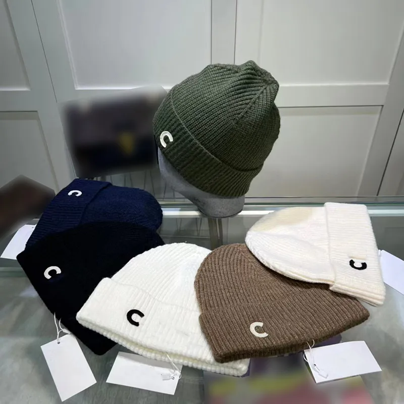 2022 modedesigner beanie hatt för män kvinnor monterad stickad hatt vinterskalle mössor brun