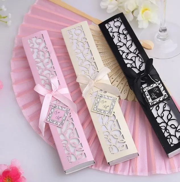 Favorias de festa 100pcs/lote personalizado f￣ de seda luxuoso em caixa de casamento elegante e laser Caixa de casamento Presentes de casamento