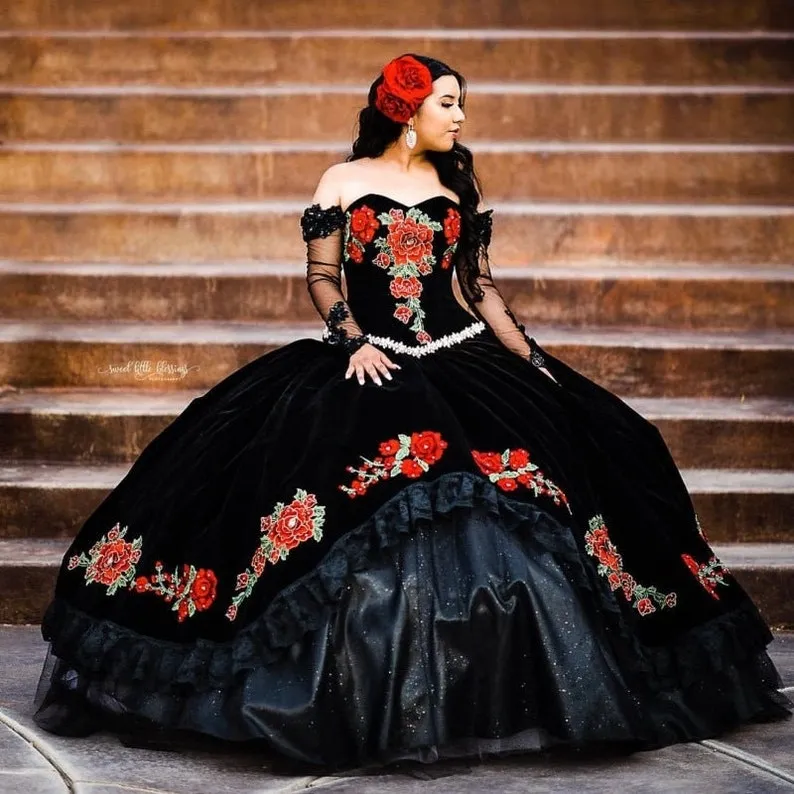 Mexikanische schwarze Quinceanera-Kleider mit langen Ärmeln, Samt, Blumen-Ballkleid, Abschlussballkleid für das Bonbon 15