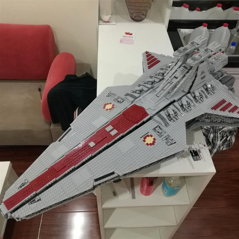 05077 UCS Venator sınıfı Yıldız Destroyer ST04 6125pcs Movie Model Yapı Taşları Oyuncaklarla Uyumlu Yapı Taşları 81067258a