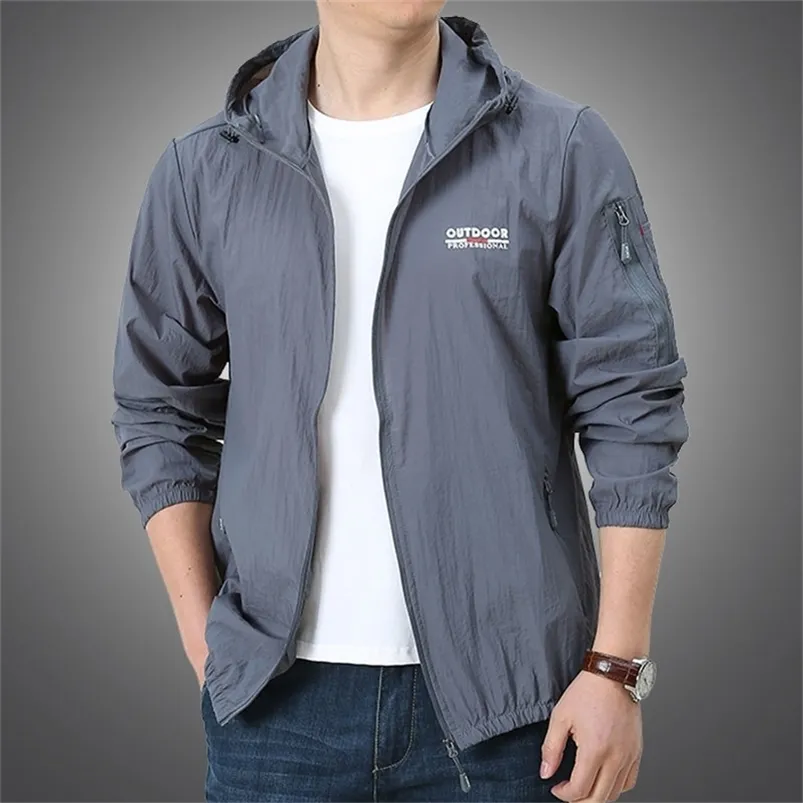 Chaquetas para hombres Chaqueta delgada Hombres Verano Al aire libre Secado rápido Chaqueta protectora solar Hombres Mujeres Ropa exterior con capucha Deporte Cortavientos Chaquetas ultraligeras 220826