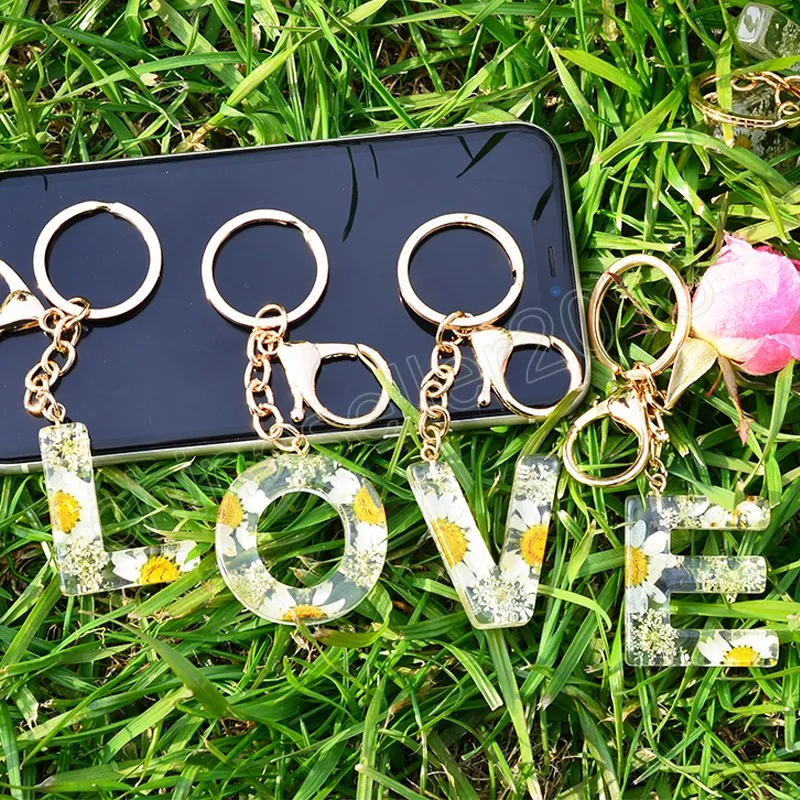 Porte-clés de mode blanc petit motif de fleur de marguerite A-Z lettre initiale porte-clés filles porte-clés en acrylique pour femmes sac suspendu décoration