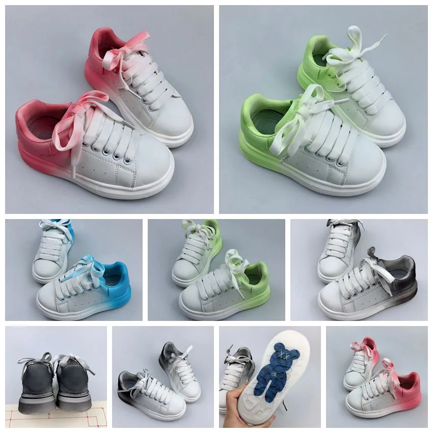 2022 Chaussures pour enfants Changement progressif Rouge Noir Bleu Sangle unique Sneaker respirant Semelle en caoutchouc Cuir de veau souple Baskets à lacets Chaussures de sport 26-37