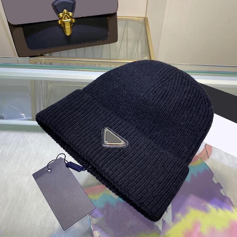 Luxurys designers beanie mångsidig vinter hatt unisex klassisk soild färg cap kvinnors fritid gata gata monterade hattar mens toppkvalitet mössa gåva mycket bra