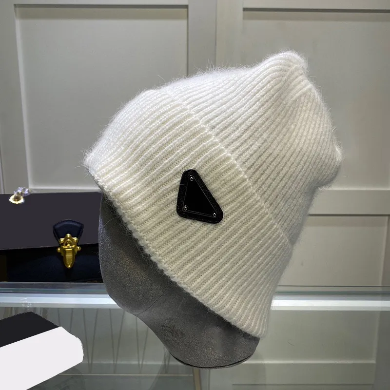 Luxurys designers beanie mångsidig vinter hatt unisex klassisk soild färg cap kvinnors fritid gata gata monterade hattar mens toppkvalitet mössa gåva mycket bra