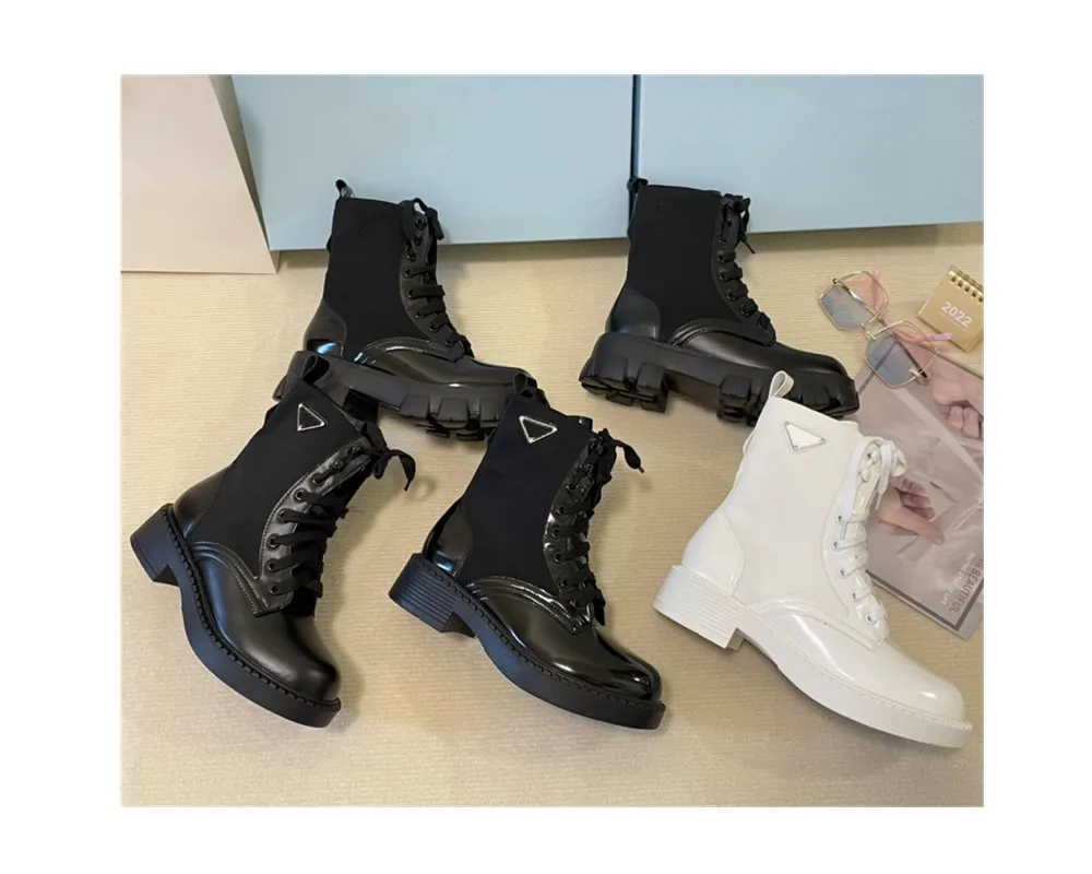 2022 Kvinnor Rois Martin Boots Militärinspirerade Combat BootsS Nylon Pouch fäst vristen med rem Ankles Boot Top Quality Black Matte Patent Leather Shoes W850