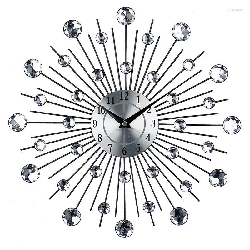 Relógios de parede Estilo europeu e relógio criativo Crystal Silver Prayd Iron Personalidade Arte Decoração do quarto da sala de estar