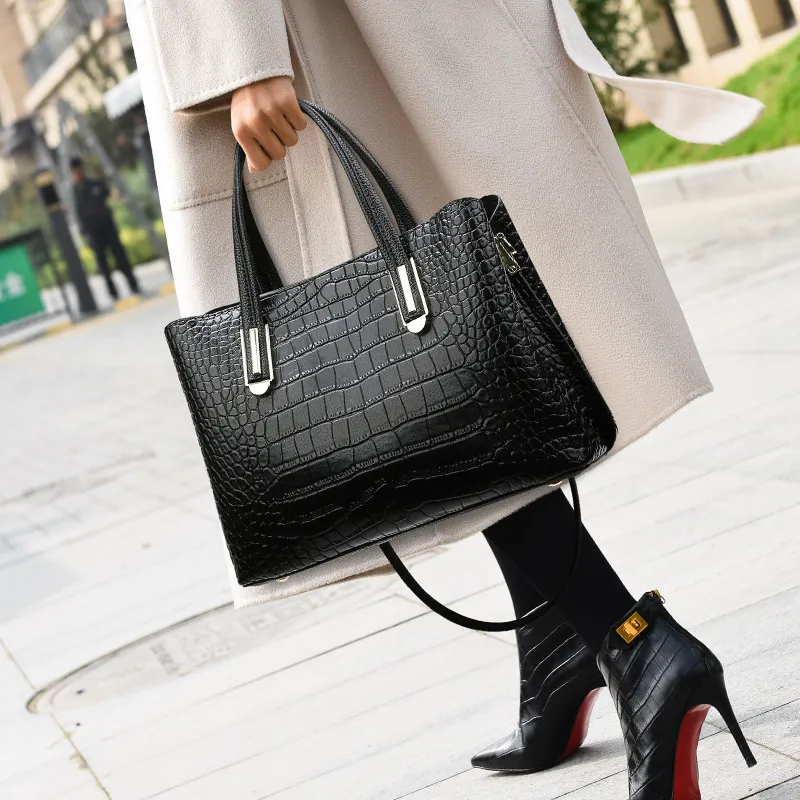 TOTES kadın bir omuz alışveriş çantası küçük yüksek kapasiteli yüksek kaliteli orijinal deri malzeme toptan moda çantaları anne çanta tote siyah ekleme 0661