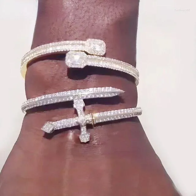 Bangle Micro Pave 5A Cubic Zirconia CZ Iced Out Bling Cross Hip Hop Sword Shaped Armband för män 7 "8"