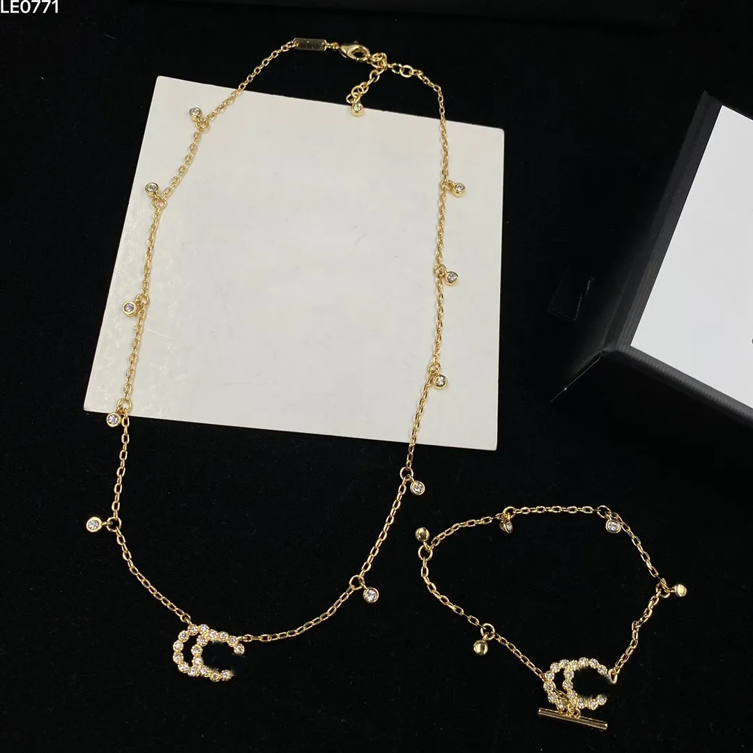 Klassiska modesmycken Set Necklace Armband Högkvalitativa lyxiga damer Bröllopspresent4