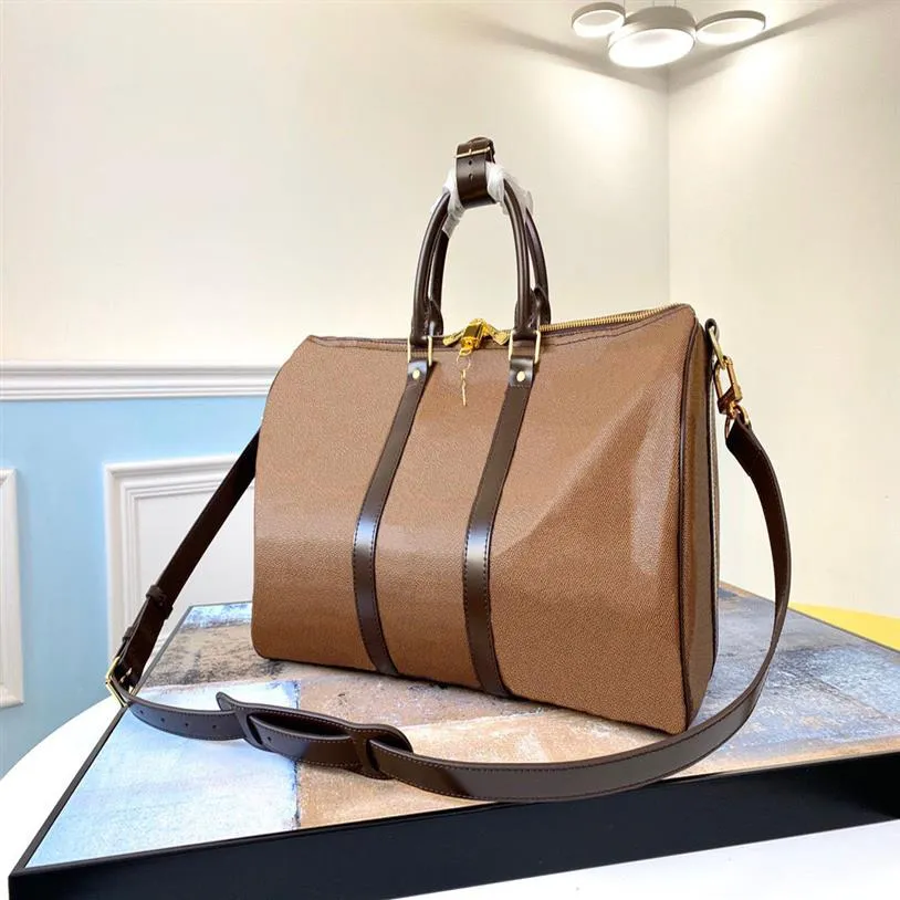 2021 45 50 55 cm Men Duffel Fags Pagtions Handbags Pource Bag Luxurys مصممين أكياس حقيبة يد حقيبة يدوية على حقائب السفر B215x