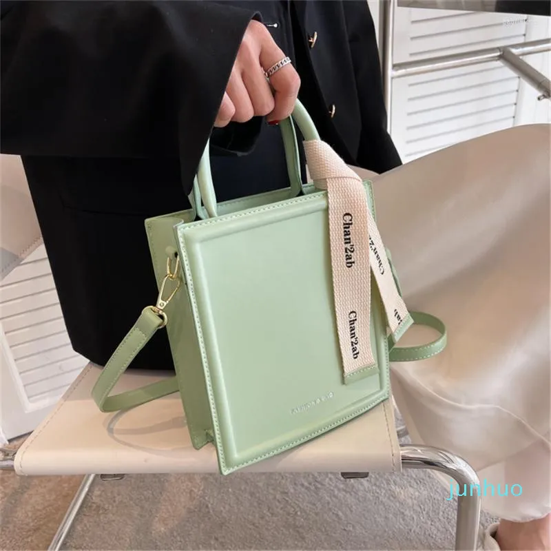 أكياس مسائية دلو حقيبة صلبة اللون 2022 المد واليد الصغيرة الطازجة تحمل كتف واحد