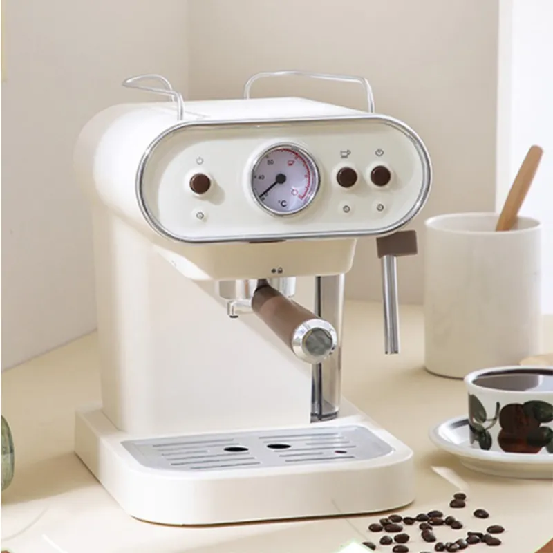 Macchina da caffè per uso domestico Piccola caffettiera elettrica italiana Tipo di vapore Schiuma di latte