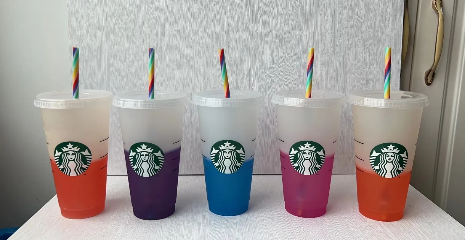 Meerjungfrau-Göttin Starbucks 24oz/710ml Plastikbecher wiederverwendbarer, klarer Trinkhalm mit flachem Boden und säulenförmigem Deckel