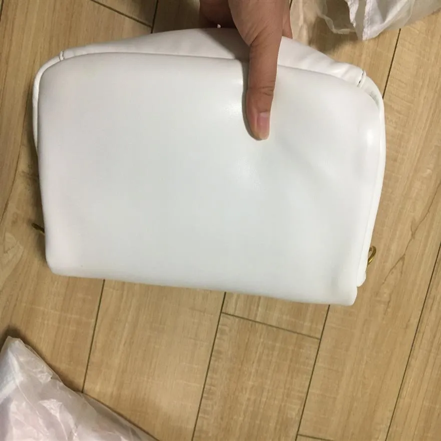 العلامة التجارية 2022 C's Pillow Tabby Bag Bag Bag العلامة التجارية عالية الجودة النساء نقيات اللون Bacchus أكياس الأجهزة الغائم على عشاء ناعم Rea299b