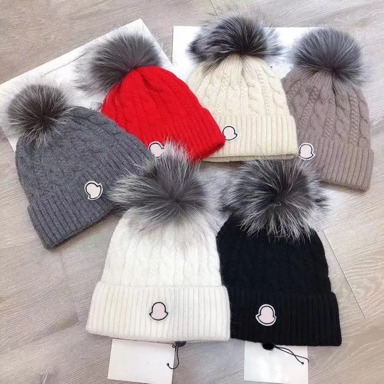 Beanie/Skull Caps Pom-Pom Beanie Ski Caps Donna Uomo Lana Skull Cap Per l'inverno Designer Berretti lavorati a maglia Cappello Bobble femminile