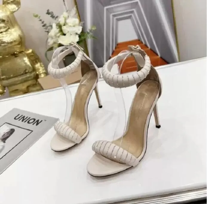 Explosion Kobieta Bijoux Crystal Sandal zaokrąglone paski wyściełane krystalicznie inkrustowane gładkie skórzane pokaz mody luksusowy designerski licznik z pudełkiem