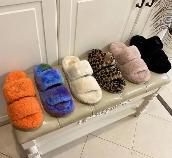 Luxury Fur Warm Slides Sandals Triomphe Open Slippers Comfort Winter Men Women Scuffs Autumn Furry Sandal Wool Plush Scuff