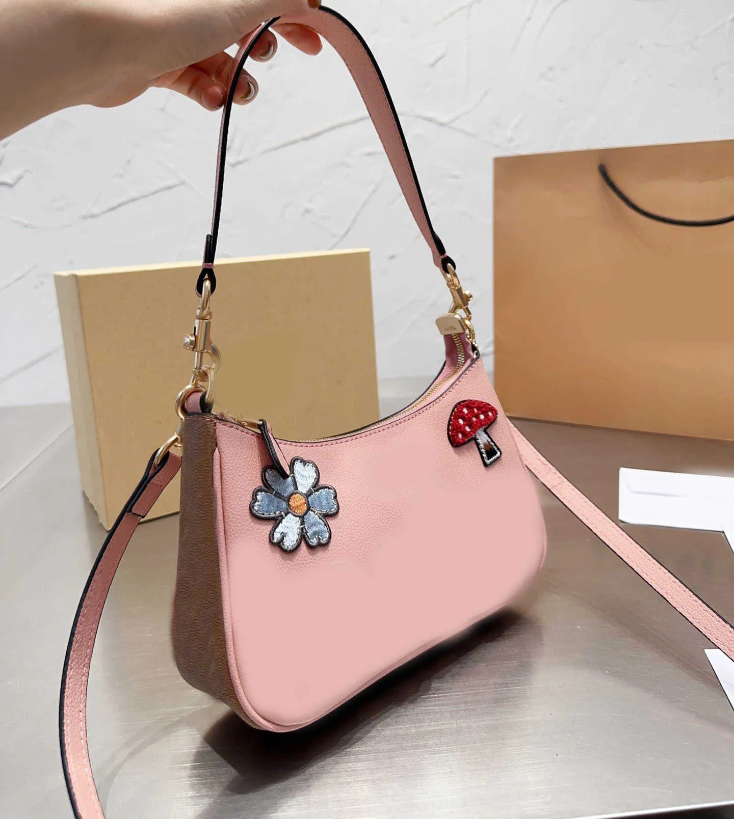 Cross Body Totes Co Handbags Female Pink Love Designer Old Flower Single Shoulder Underarm Wallets 221201