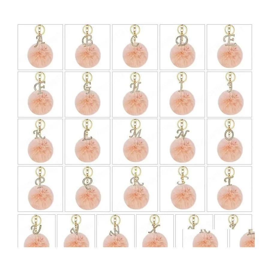 Anahtar Yüzükler Moda Anahtar Yüzük Pembe Pompom Peluş Anahtarlama Mektubu Elmas Keychain 26 İngilizce Kelime A'dan Z El Çantası Kadın Çanta Kolye Daml DH36Q