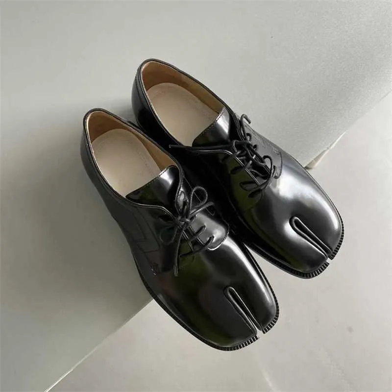 Margiela Majira shoes Mm6 men women shoes silver split toe 22 autumn new single flat tabi shiny leather casual lace up small