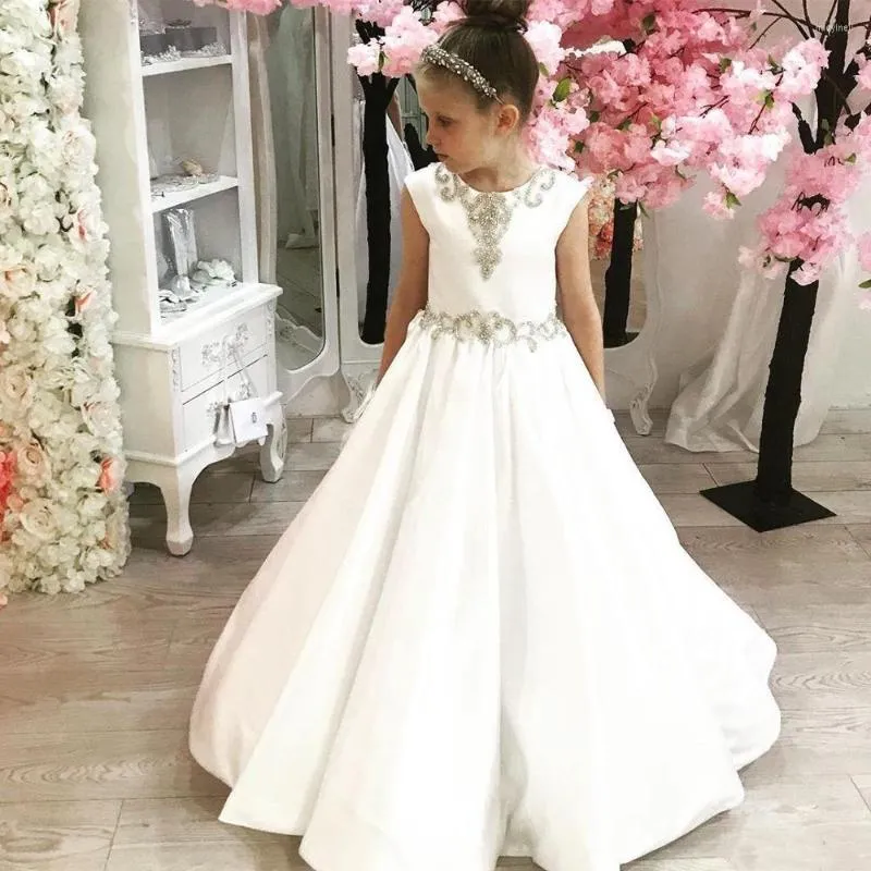 Robes de fille à fleurs blanches pour mariages, col rond, traîne de balayage, perles de cristal, robes de fête d'anniversaire pour enfants, robe de première Communion