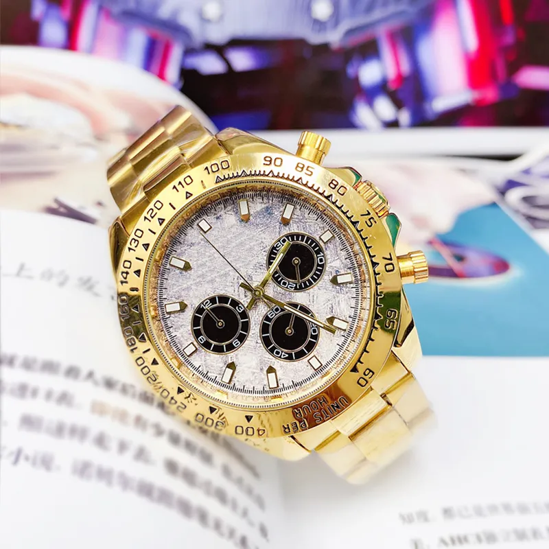 Projektant Męski Złoty Kwarc Kwarcowy Watch Watch Wysokiej jakości luksusowy zegarek gumowy/ze stali nierdzewnej Pasek składany Kluczowy Klasyjny klasyczny luksusowy zegarek Montre de Luxe
